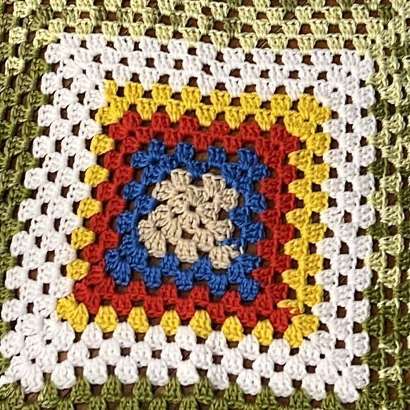 Beautiful vintage granny square blanket throw handmade colorful 38 inch square - Picture 3 of 11